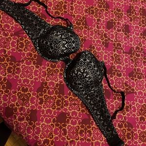 Beautiful Victoria Secret bra. Clean!